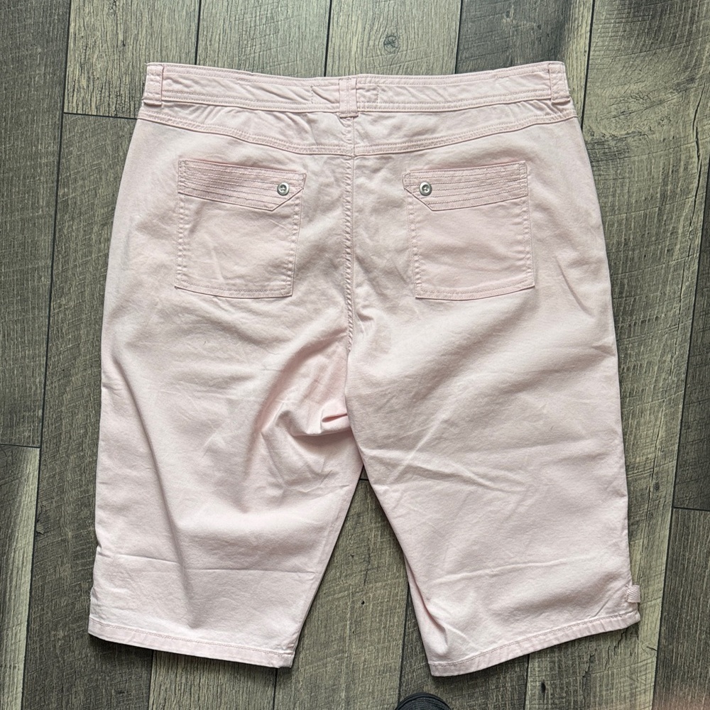 Gloria Vanderbilt Pale Pink Bermuda Shorts Size 16 - Picture 6 of 9